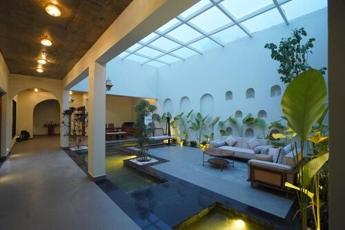 Luxurious 4-bedroom high-end, fully serviced villa in the lap of nature