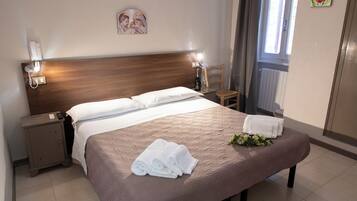 Una scrivania, Wi-Fi gratuito