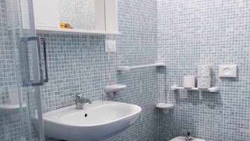 Basic Quadruple Room | Bathroom | Shower, hair dryer, towels, soap