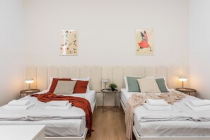 Appartement supérieur, vue sur la ville | Bureau, espace de travail pour ordinateurs portables