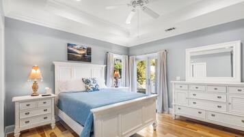 4 slaapkamers, een bureau, een strijkplank/strijkijzer, gratis wifi