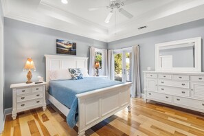 4 Schlafzimmer, Schreibtisch, Bügeleisen/Bügelbrett, kostenloses WLAN