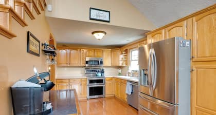 Game Room & On-site Pond: Laurelville Retreat!