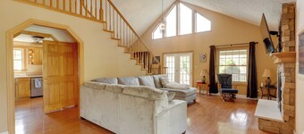 Game Room & On-site Pond: Laurelville Retreat!