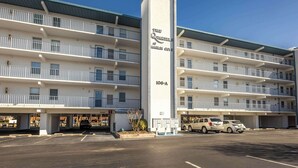 A multi-story hotel with a central vertical sign indicating 'Quarters at Marlin Cove 106-A'. - Marlin Cove - 2 BR, Sleeps 6, Pool - 120th Bayside (Ocean City)