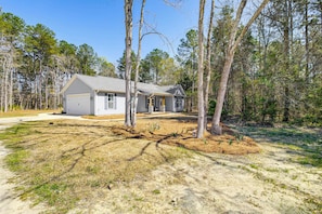 House (2 Bedrooms) | Interior - 4 Mi to Marina & Boat Ramp: Lake Murray Getaway! (Chapin)