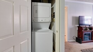 Apartment (2 Bedrooms) | Interior - 1 Mi to Dtwn: Pet-friendly Apt in Nashville (Nashville)