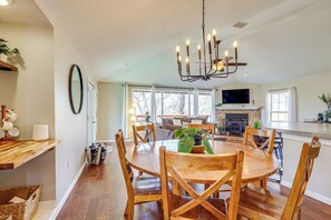 Interior - Creekside Cottage w/ Deck & Hot Tub in Belton (Belton)