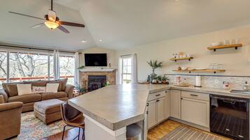 House (2 Bedrooms) | Interior