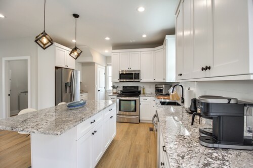 6 Mi to Chattanooga: Home w/ Balcony & Dtwn Views!