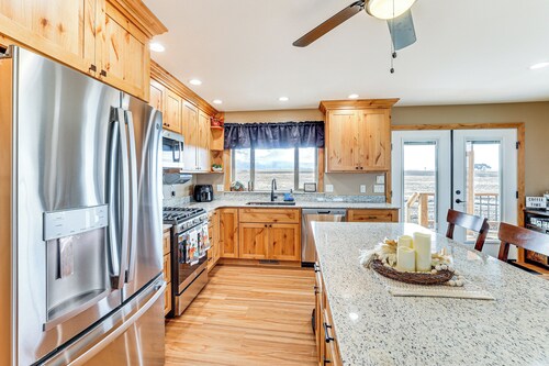 Wraparound Deck: Newly Built Home in Grangeville!