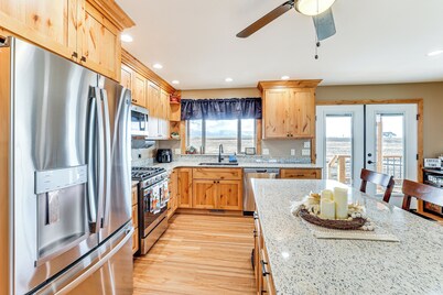 Wraparound Deck: Newly Built Home in Grangeville!