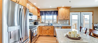 Wraparound Deck: Newly Built Home in Grangeville!