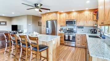 House (3 Bedrooms) | Interior