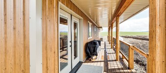 Wraparound Deck: Newly Built Home in Grangeville!