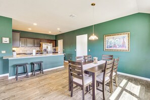 House (4 Bedrooms) | Interior