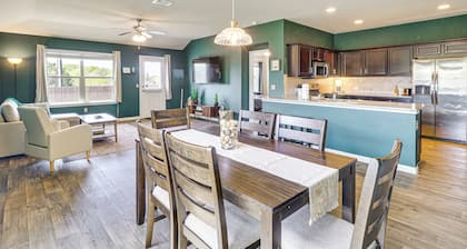 Shop, Dine & Unwind: Pet-friendly Home in Austin!