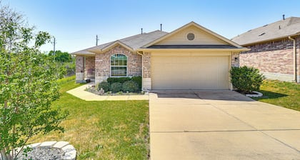 Shop, Dine & Unwind: Pet-friendly Home in Austin!