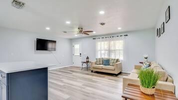 House (3 Bedrooms) | Front of property