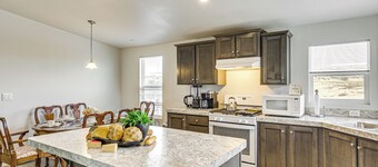 Near Ramona Wineries: Mtn-view Haven w/ Large Yard