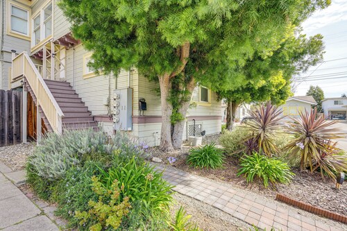 8 Mi to Bay Bridge: Couple's Getaway w/ Mtn Views!