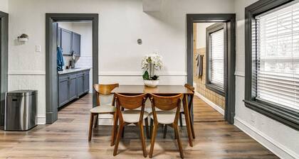Walkable Location: Welcoming Unit in Omaha