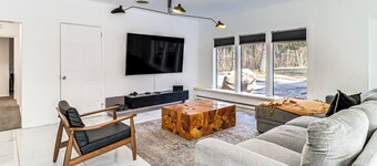 Hot Tub & Seasonal Pool: Family Getaway in Cresco