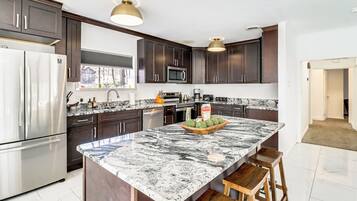 House (4 Bedrooms) | Interior