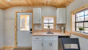 Apartment (0 Bedroom) | Interior