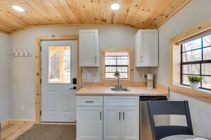 Apartment (0 Bedroom) | Interior