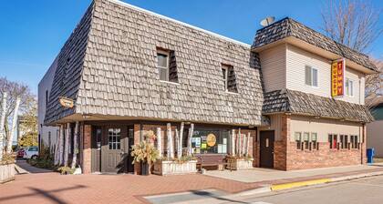 Walkable Beulah Apt Near Skiing & Ice Fishing!