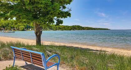 Downtown Beulah Pet-friendly Apt Near Lake & Shops