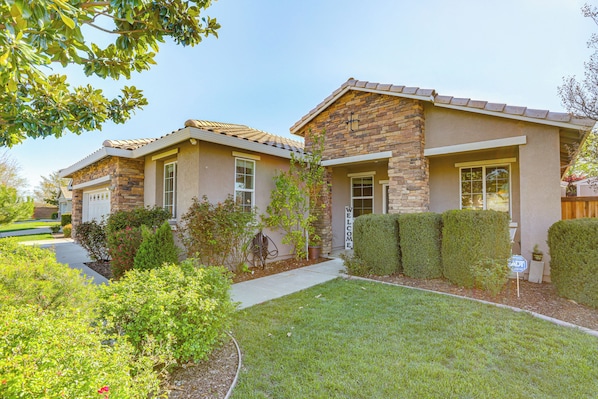House (5 Bedrooms) | Front of property