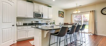 7 Mi to Dtwn: Home w/ Fenced Yard in Roseville!