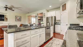 House (5 Bedrooms) | Interior