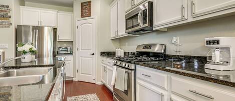 House (5 Bedrooms) | Interior