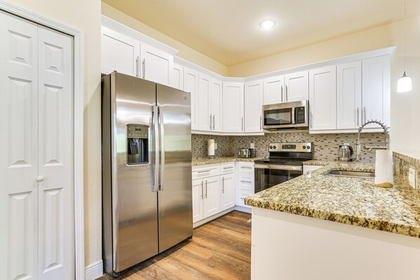 Interior - 11 Mi to Fort Myers River District: Suburban Haven (Lehigh Acres)