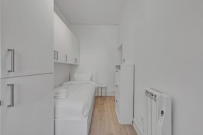 1 chambre, fer et planche à repasser, lit parapluie, Wi-Fi
