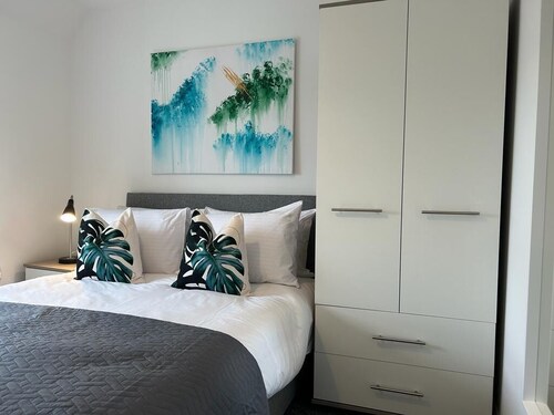 Entire 2 Bedroom Modern Apartment 26 Chapel