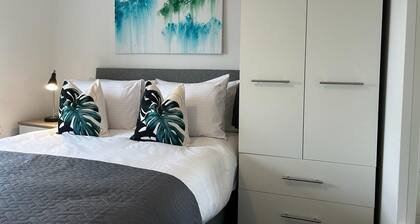 Entire 2 Bedroom Modern Apartment 26 Chapel
