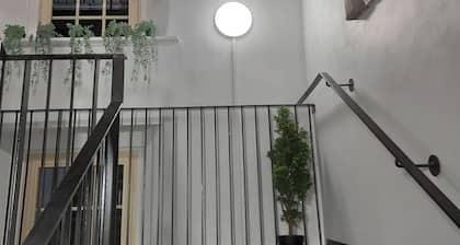 Entire 2 Bedroom Modern Apartment 26 Chapel