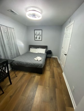 3 bedrooms, iron/ironing board, WiFi, bed sheets - Charming 3-bedroom house in delightful Ravenel with WiFi, AC (Ravenel)