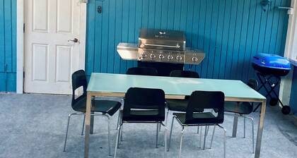 Charming 3-bedroom house in delightful Ravenel with WiFi, AC