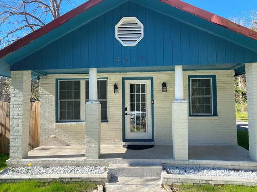 Charming 3-bedroom house in delightful Ravenel with WiFi, AC