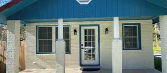 Charming 3-bedroom house in delightful Ravenel with WiFi, AC