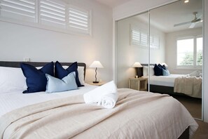 4 Schlafzimmer, Schreibtisch, Bügeleisen/Bügelbrett, WLAN