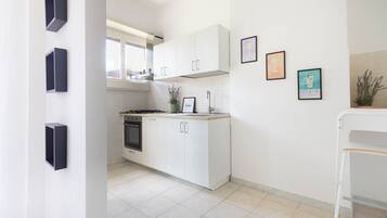 Four, plaque de cuisson, lave-vaisselle, serviettes en papier