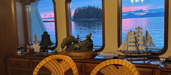 Unique yacht with WiFi in Sitka harbor - 3 bedrooms