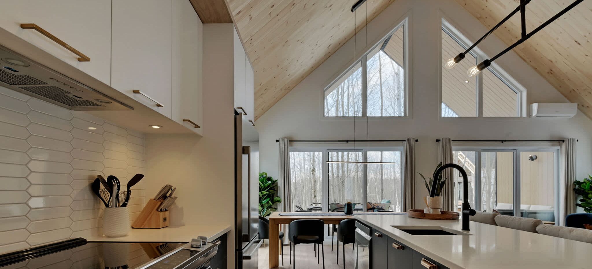 Kylskåp, mikrovågsugn, ugn och spishäll