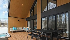 Outdoor dining - Trinity - Family Comfort Getaway - Spa & Nature (Pont-Rouge)